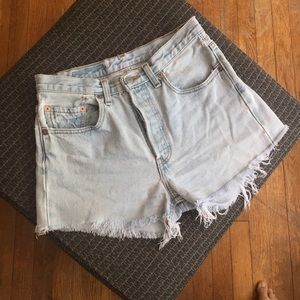 light wash levi’s 501 cutoff shorts